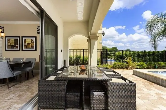 Villa (Exceptional 5 Bedroom Property On Reu)