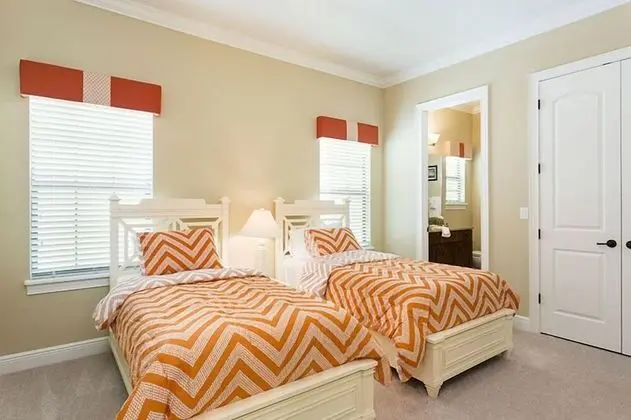 Villa (Exceptional 5 Bedroom Property On Reu)