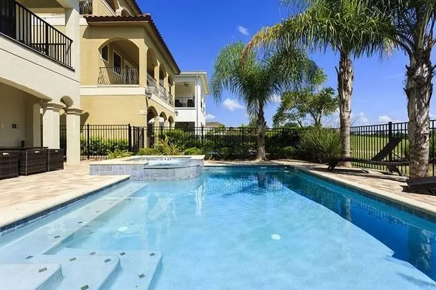 Villa (Exceptional 5 Bedroom Property On Reu)