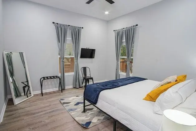 Ev (5 Bedrooms)