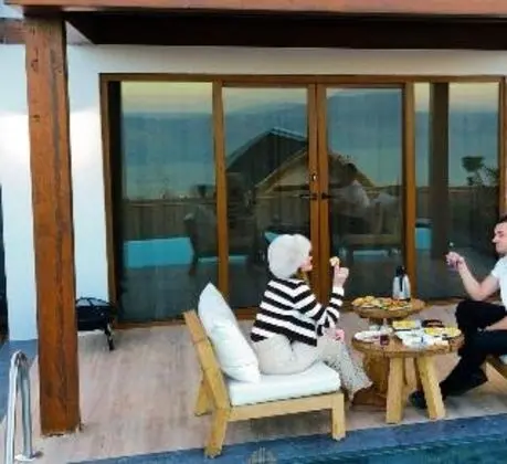 BUNGALOW