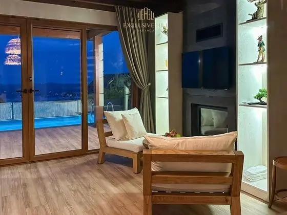 Deluxe Bungalow 2+1, Göl Manzaralı, Özel Havuzlu