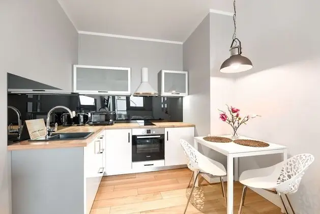 Stüdyo (Raginisa 19 Street)