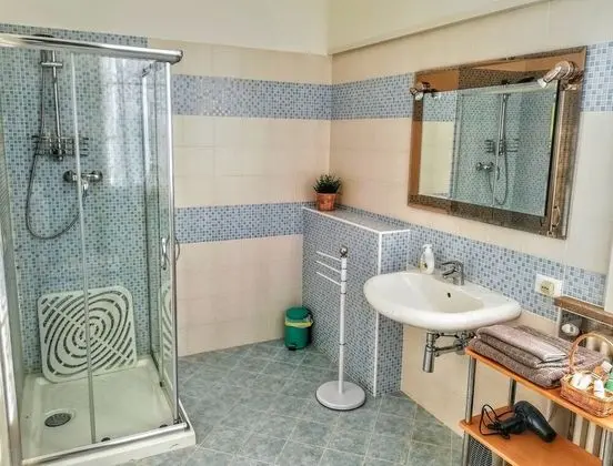 Comfort Tek Büyük Yataklı Oda, Bahçe Manzaralı, Zemin Kat (Celeste)