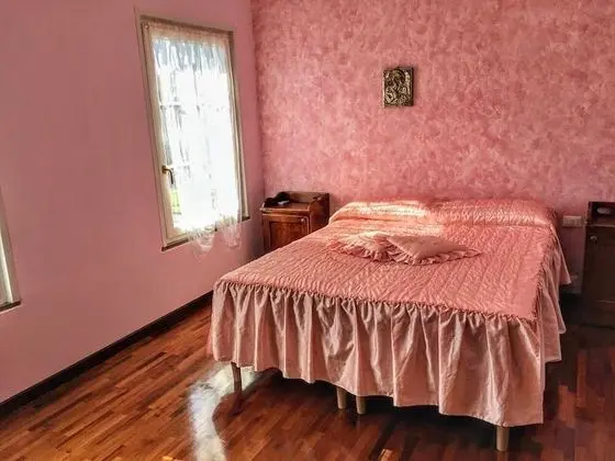 Comfort Tek Büyük Yataklı Oda, Bahçe Manzaralı, Zemin Kat (Rosa)