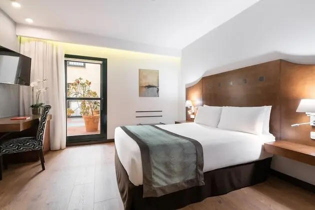 Büyük Yataklı Tek Kişilik Oda