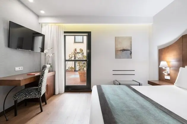 Büyük Yataklı Tek Kişilik Oda