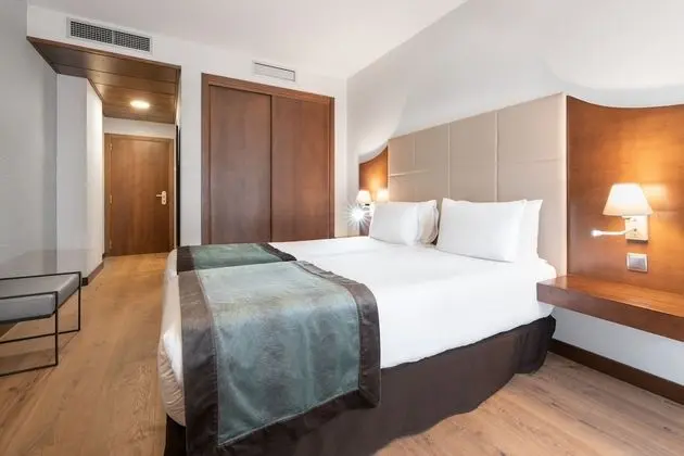 Büyük Yataklı Tek Kişilik Oda