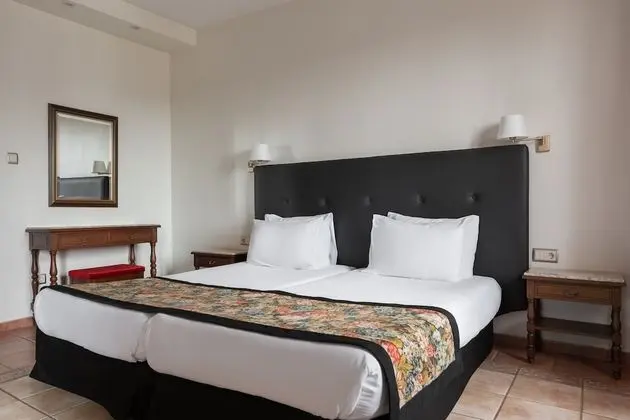 Büyük Yataklı Tek Kişilik Oda