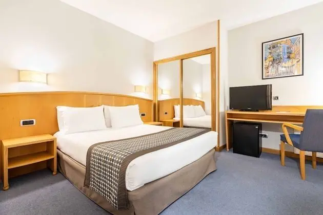 Tek Büyük Yataklı Oda