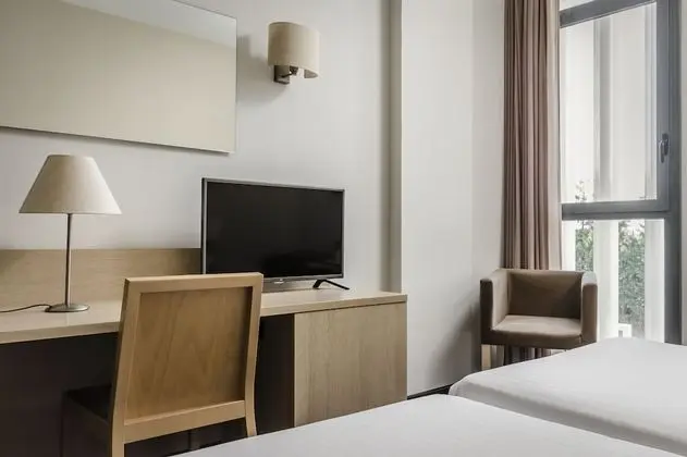 Büyük Yataklı Tek Kişilik Oda