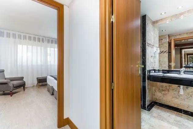 Büyük Yataklı Tek Kişilik Oda