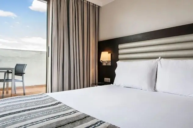 Tek Büyük veya İki Ayrı Yataklı Oda, Teras