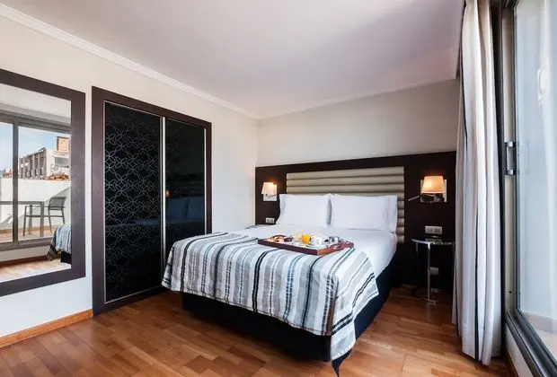 Tek Büyük veya İki Ayrı Yataklı Oda, Teras