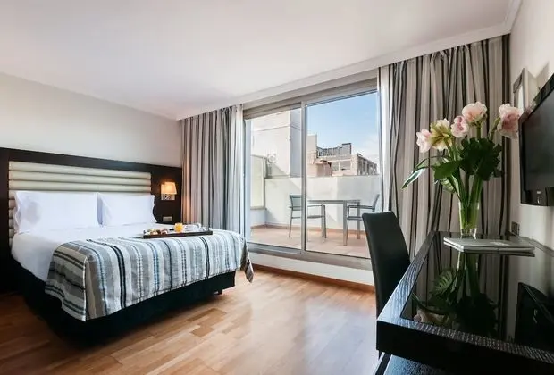 Tek Büyük veya İki Ayrı Yataklı Oda, Teras