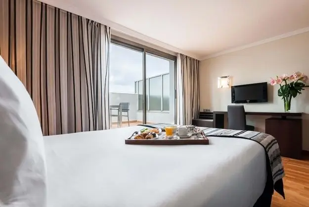 Tek Büyük veya İki Ayrı Yataklı Oda, Teras