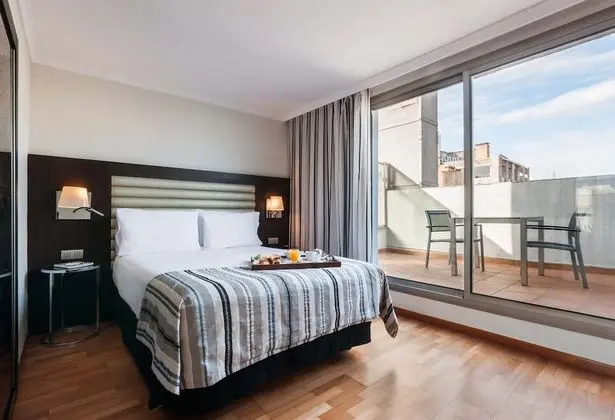 Tek Büyük veya İki Ayrı Yataklı Oda, Teras