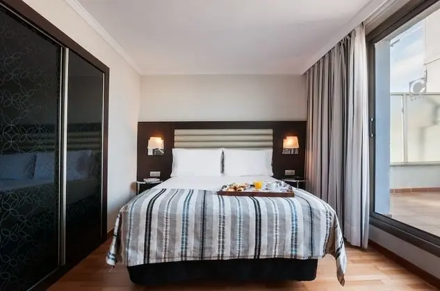 Tek Büyük veya İki Ayrı Yataklı Oda, Teras