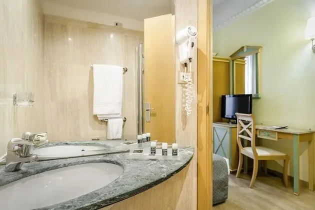 Standard Tek Büyük Yataklı Oda