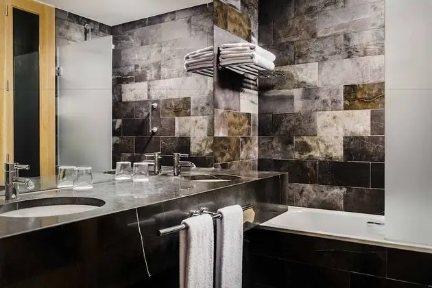 Tek Büyük veya İki Ayrı Yataklı Oda (2 PAX)