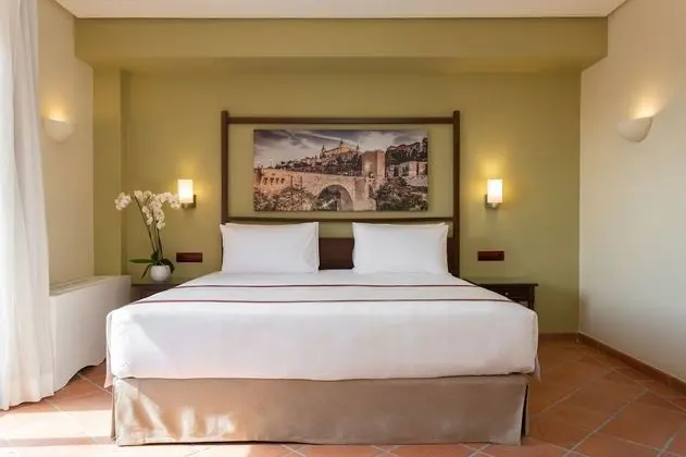 Büyük Yataklı Tek Kişilik Oda