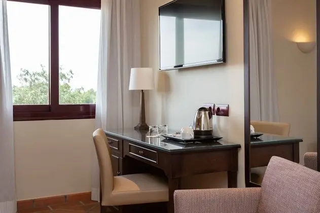 Büyük Yataklı Tek Kişilik Oda