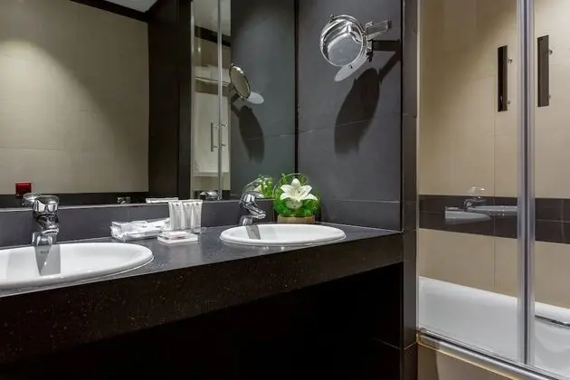 Büyük Yataklı Tek Kişilik Oda