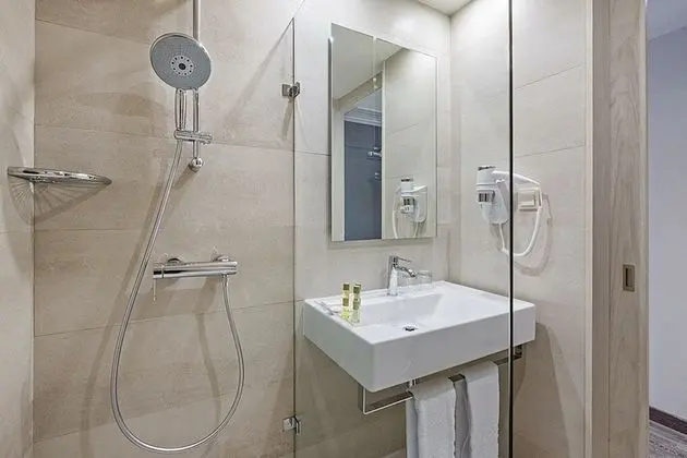 Büyük Yataklı Tek Kişilik Oda