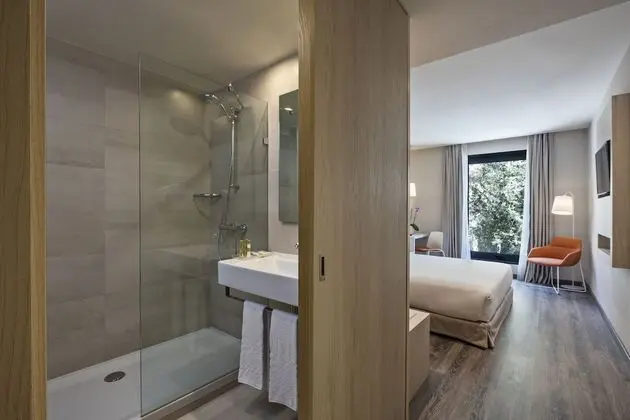 Büyük Yataklı Tek Kişilik Oda