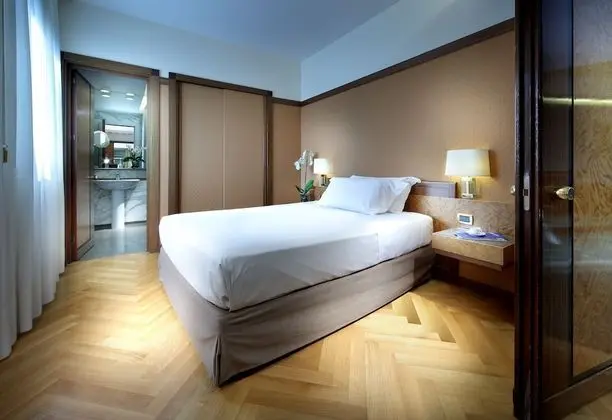 Büyük Yataklı Tek Kişilik Oda