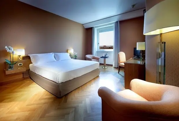 Büyük Yataklı Tek Kişilik Oda