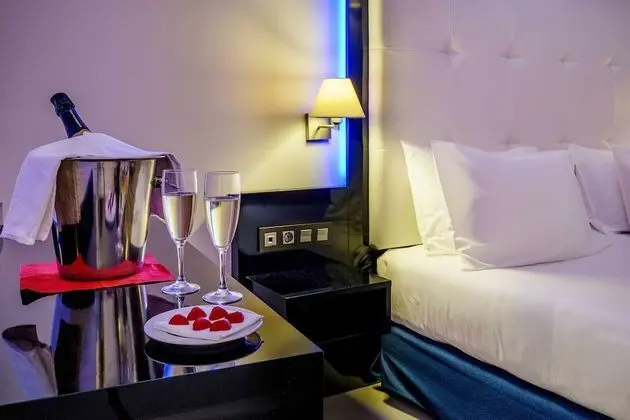 Premium Tek Büyük Yataklı Oda