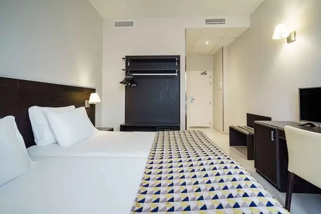 Tek Büyük Yataklı Oda (with Extra Bed)
