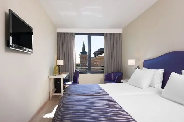 Büyük Yataklı Tek Kişilik Oda (Parking)