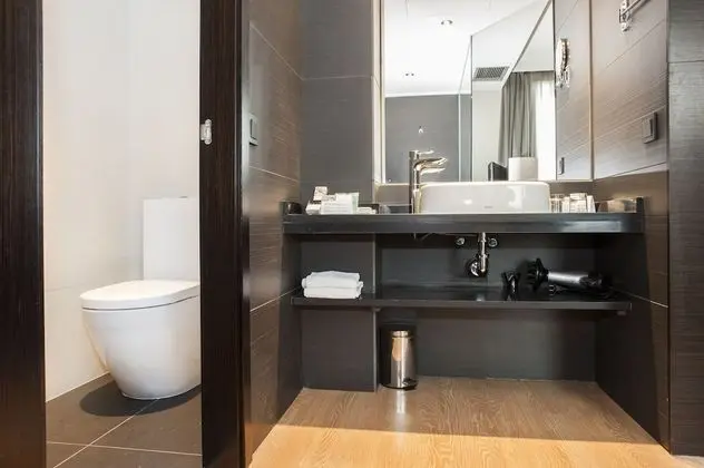 Büyük Yataklı Tek Kişilik Oda (Parking)