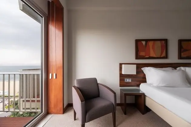 Deluxe Tek Büyük Yataklı Oda (Frontal Sea View)