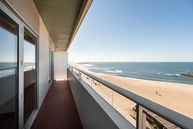 Deluxe Tek Büyük Yataklı Oda (Frontal Sea View)