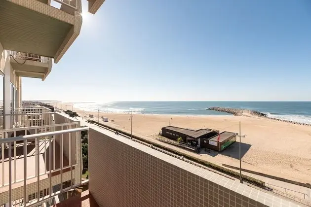 Deluxe Tek Büyük Yataklı Oda (Frontal Sea View)