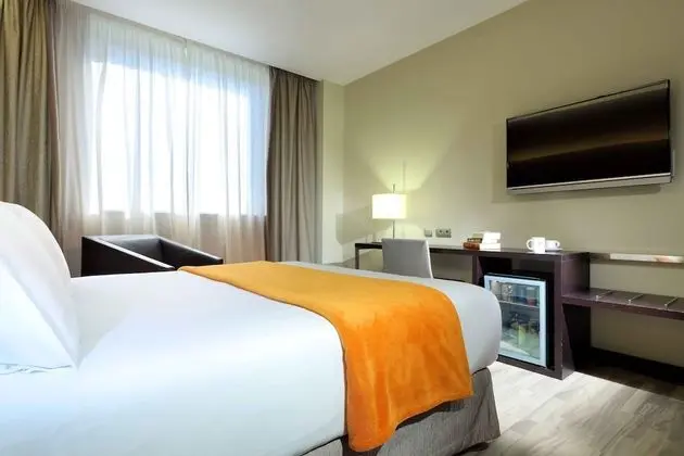 Büyük Yataklı Tek Kişilik Oda