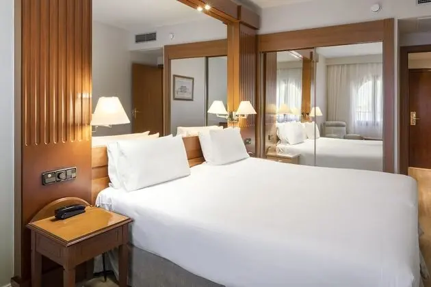 Büyük Yataklı Tek Kişilik Oda