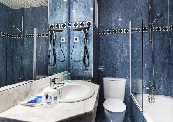 Büyük Yataklı Tek Kişilik Oda