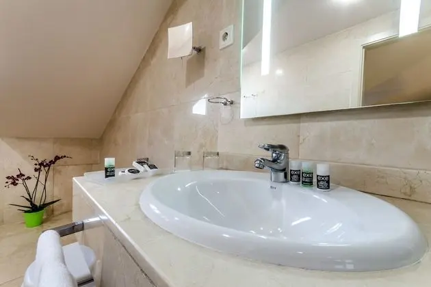 Tek Büyük veya İki Ayrı Yataklı Oda