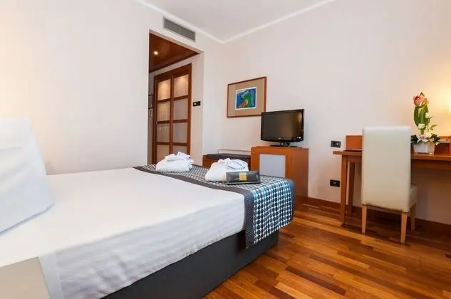 Tek Büyük Yataklı Oda (With Extra Beds)