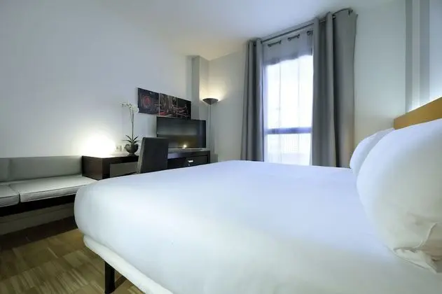 Büyük Yataklı Tek Kişilik Oda