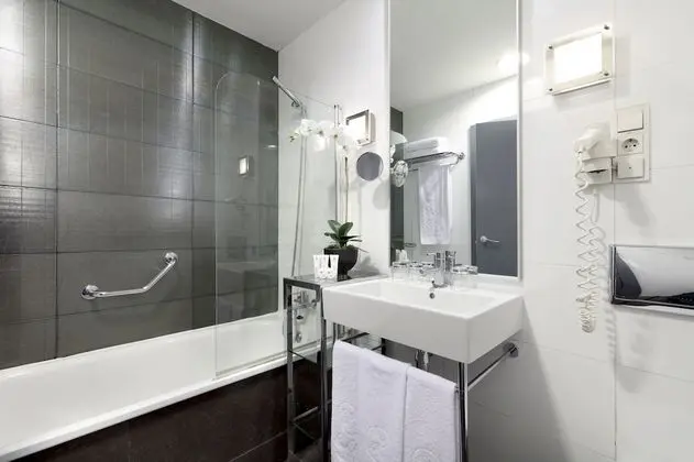 Büyük Yataklı Tek Kişilik Oda