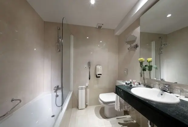 Standard Tek Büyük veya İki Ayrı Yataklı Oda