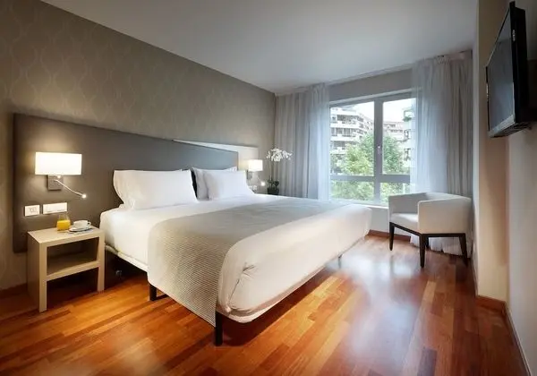 Büyük Yataklı Tek Kişilik Oda