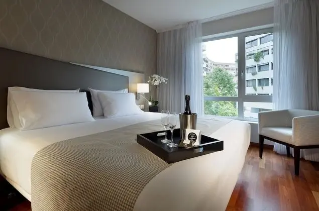 Büyük Yataklı Tek Kişilik Oda