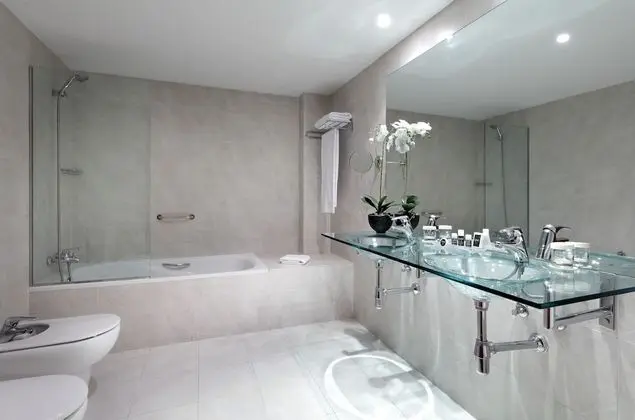 Büyük Yataklı Tek Kişilik Oda