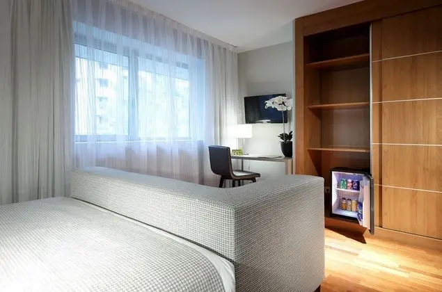 Büyük Yataklı Tek Kişilik Oda (with Parking)